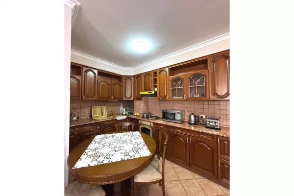 Shtepi me qera Apartament ne Tirane, 3+1, Mobilimi E mobiluar, Pagesa 750  Euro.