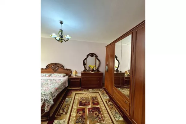 Shtepi me qera Apartament ne Tirane, 3+1, Mobilimi E mobiluar, Pagesa 750  Euro.