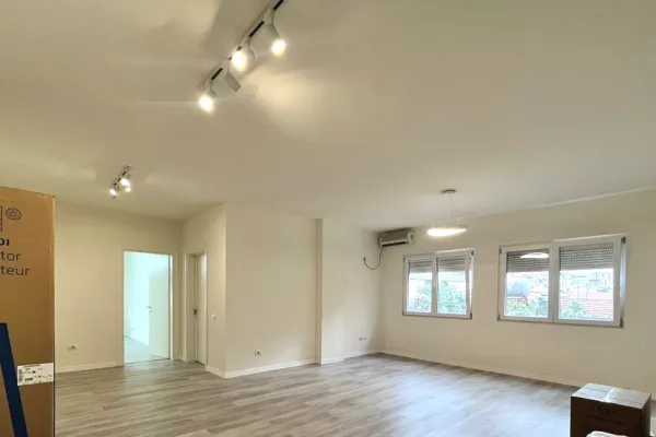 Ambient biznesi me qera 3+1 ne Tirane - 650 Euro