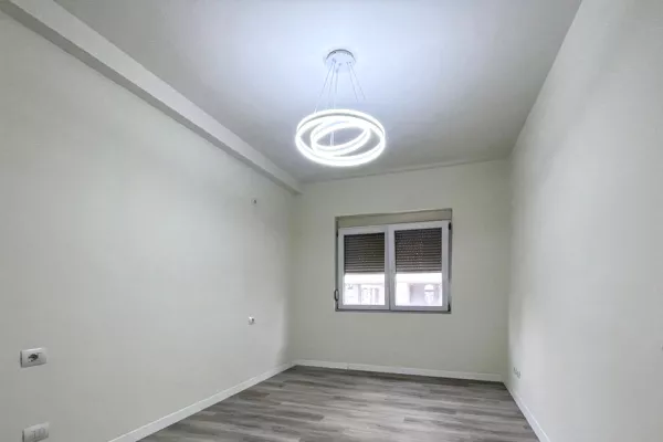 Ambient biznesi me qera 3+1 ne Tirane - 650 Euro