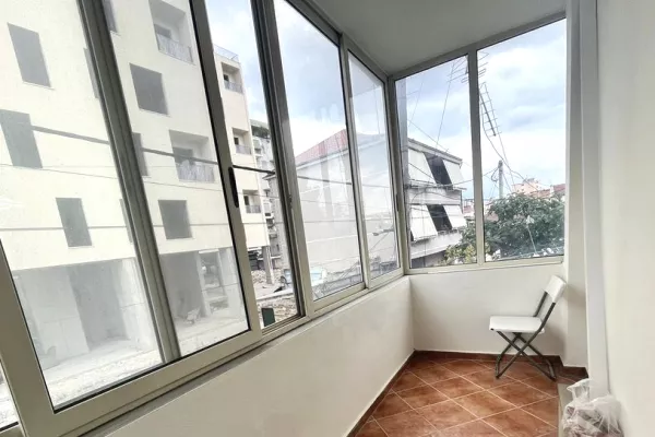 Ambient biznesi me qera 3+1 ne Tirane - 650 Euro