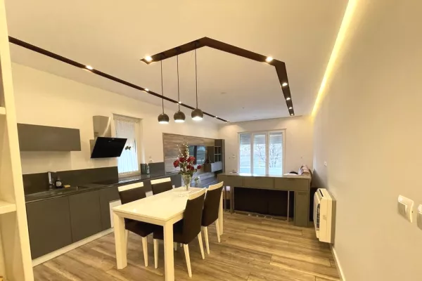 Shtepi me qera 3+1 ne Tirane - 1,500 Euro