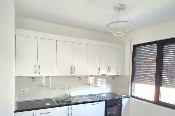 Shtepi me qera 2+1 ne Tirane - 750 Euro