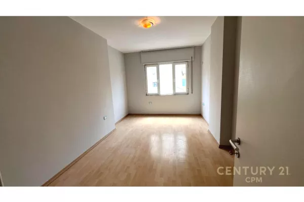 Shtepi ne shitje Apartament ne Tirane, 2+1, Mobilimi E mobiluar, Pagesa 222,000  Euro.