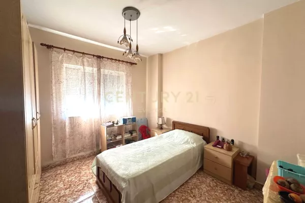 Shtepi ne shitje Apartament ne Tirane, 2+1, Mobilimi E mobiluar, Pagesa 150,000  Euro.