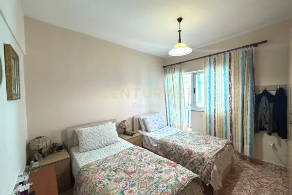 Shtepi ne shitje Apartament ne Tirane, 2+1, Mobilimi E mobiluar, Pagesa 150,000  Euro.