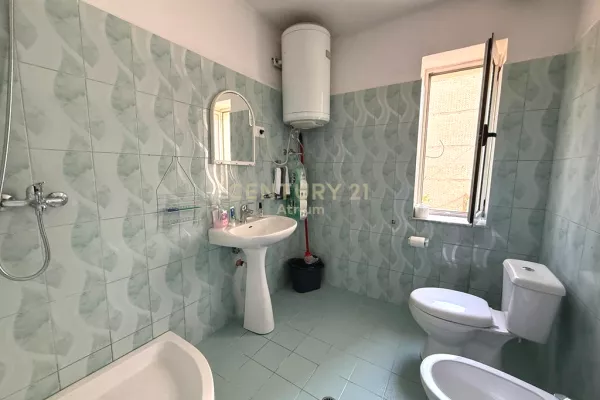 Shtepi me qera Apartament ne Tirane, 1+1, Mobilimi E mobiluar, Pagesa 500  Euro.