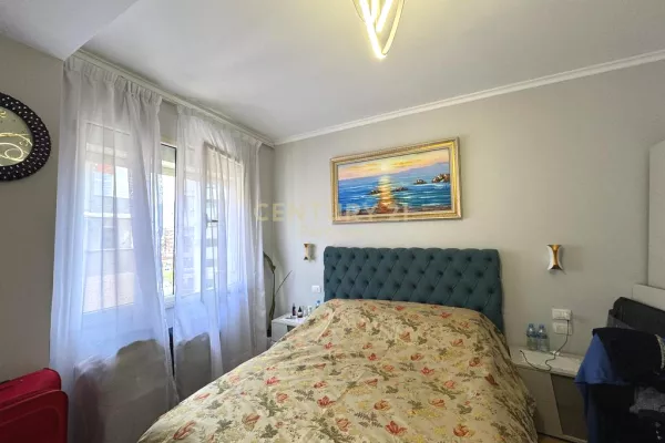 Shtepi ne shitje Apartament ne Tirane, 1+1, Mobilimi E mobiluar, Pagesa 128,000  Euro.