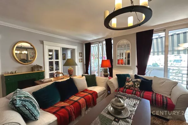 Shtepi me qera 2+1 ne Tirane - 2,500 Euro