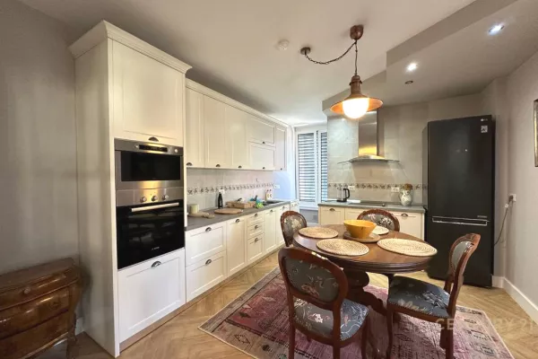 Shtepi me qera 2+1 ne Tirane - 2,500 Euro