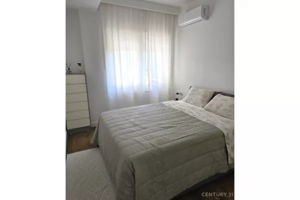 Shtepi me qera Apartament ne Tirane, 3+1, Mobilimi E mobiluar, Pagesa 1,000  Euro.