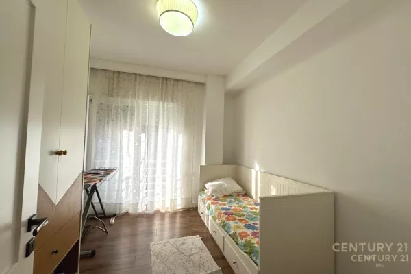 Shtepi me qera Apartament ne Tirane, 3+1, Mobilimi E mobiluar, Pagesa 1,000  Euro.