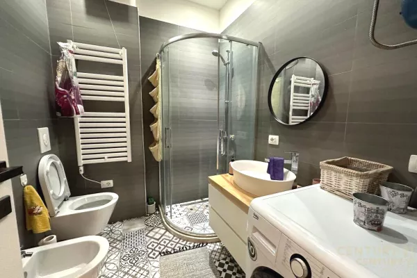 Shtepi me qera Apartament ne Tirane, 3+1, Mobilimi E mobiluar, Pagesa 1,000  Euro.