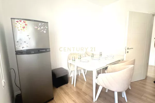 Shtepi me qera Vila Luksoze ne Tirane, 2+1, Mobilimi E mobiluar, Pagesa 2,500  Euro.