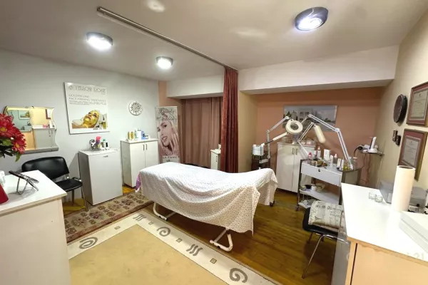 Shitet dyqan dublex ne rrugen e Elbasanit 