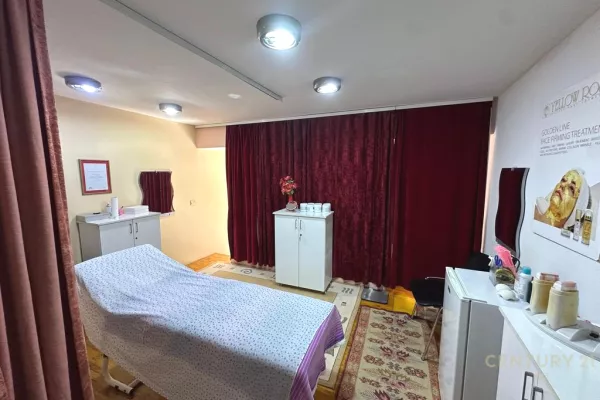 Shitet dyqan dublex ne rrugen e Elbasanit 