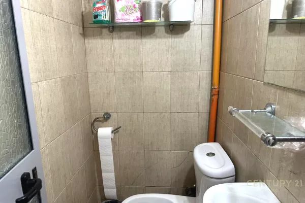 Shitet dyqan dublex ne rrugen e Elbasanit 