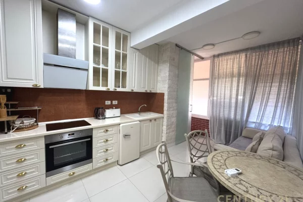 Shtepi ne shitje 1+1 ne Tirane - 700,000 Euro