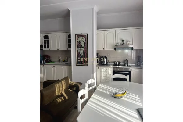 Shtepi me qera 2+1 ne Tirane - 750 Euro