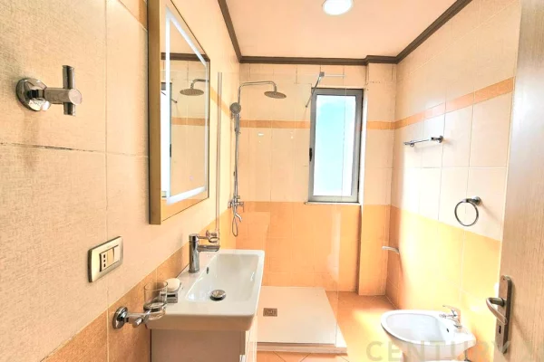 Shtepi me qera Apartament ne Tirane, 2+1, Mobilimi E mobiluar, Pagesa 550  Euro.