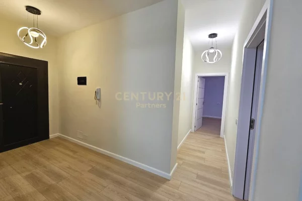 Shtepi ne shitje Apartament ne Tirane, 2+1, Mobilimi Bosh, pa mobiluar, Pagesa 135,000  Euro.