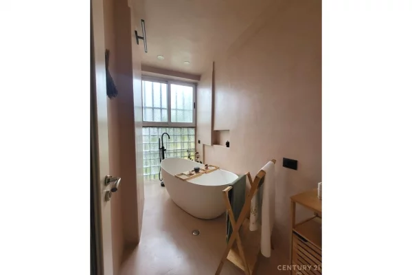 Shtepi ne shitje Apartament ne Tirane, 2+1, Mobilimi E mobiluar, Pagesa 285,000  Euro.