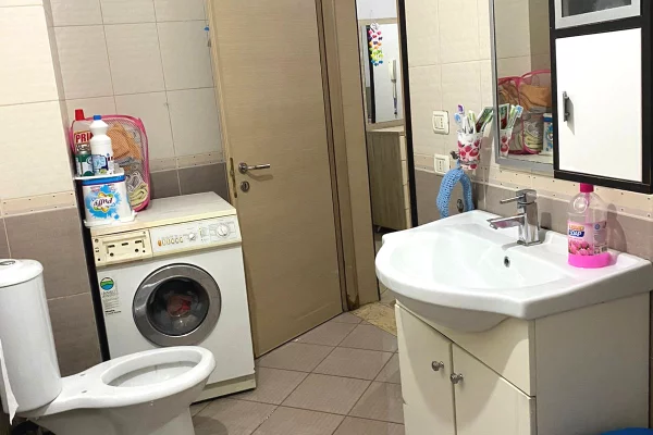 Shtepi ne shitje Apartament ne Tirane, 2+1, Mobilimi E mobiluar, Pagesa 190,000  Euro.