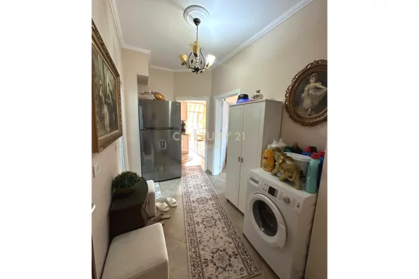 Shtepi ne shitje Apartament ne Tirane, 2+1, Mobilimi E mobiluar, Pagesa 250,000  Euro.