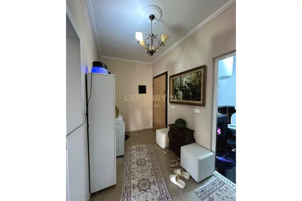 Shtepi ne shitje Apartament ne Tirane, 2+1, Mobilimi E mobiluar, Pagesa 250,000  Euro.