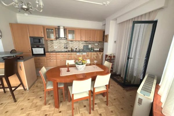 Shtepi me qera 3+1 ne Tirane - 2,100 Euro