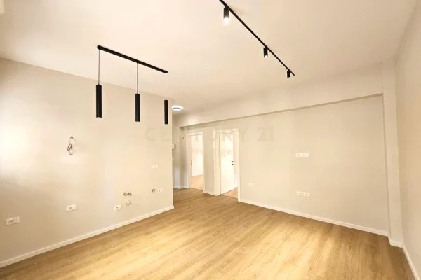 Business Property for Rent 3+1 in Tirana - 1,000 Euro