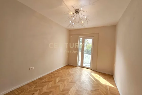 Business Property for Rent 3+1 in Tirana - 1,000 Euro