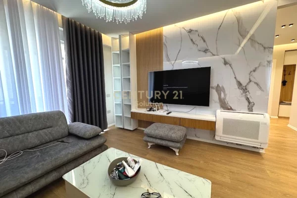 Shtepi me qera 2+1 ne Tirane - 1,350 Euro