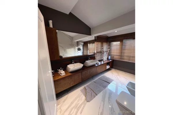 Penthouse (panoramic top floor) for rent in Tirana 3+1, Furnished