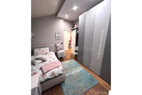 Penthouse (panoramic top floor) for rent in Tirana 3+1, Furnished