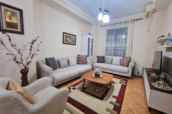 Shtepi me qera 2+1 ne Tirane - 900 Euro