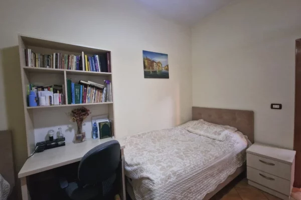 Shtepi me qera 2+1 ne Tirane - 900 Euro