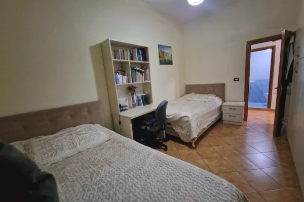 Shtepi me qera Apartament ne Tirane, 2+1, Mobilimi E mobiluar, Pagesa 900  Euro.