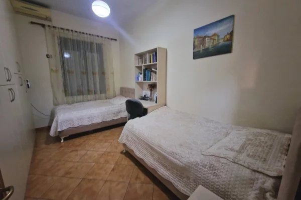 Shtepi me qera Apartament ne Tirane, 2+1, Mobilimi E mobiluar, Pagesa 900  Euro.