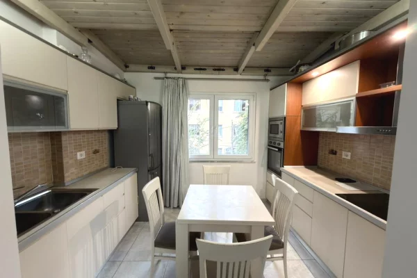Shtepi me qera 2+1 ne Tirane - 650 Euro