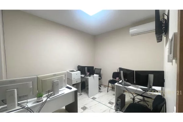 Business Property for Rent 3+1 in Tirana - 2,350 Euro