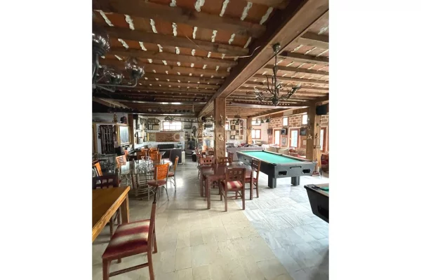 Ambient biznesi me qera 2+1 ne Tirane - 2,500 Euro