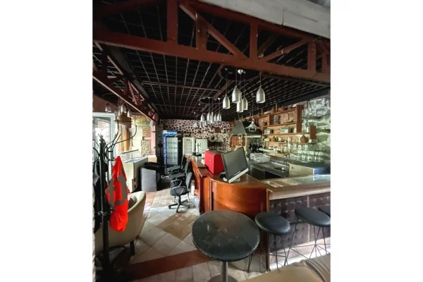 Ambient biznesi me qera 2+1 ne Tirane - 2,500 Euro