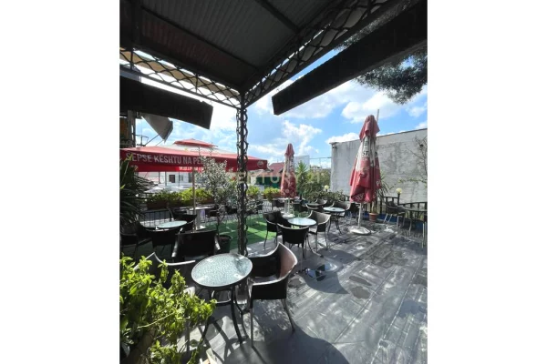 BAR-RESTORANT ME QIRA, VENDOSUR TEK RRETH-RROTULLIMI I SHKOZES!