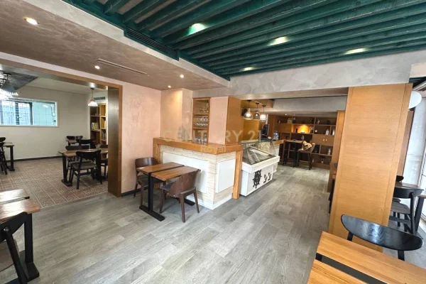 Ambient biznesi me qera 2+1 ne Tirane - 2,200 Euro