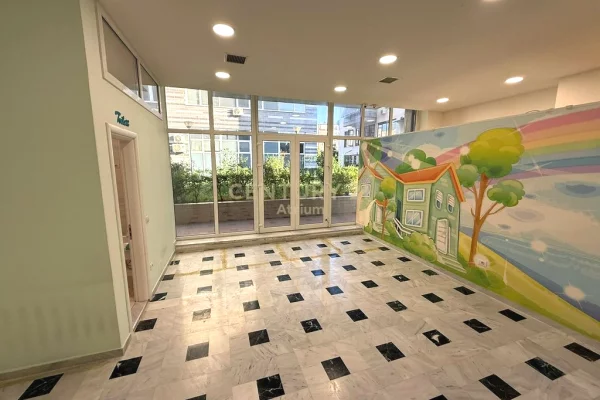 JEPET AMBIENT KOMERCIAL KAT PERDHE TEK OXHAKU!!!