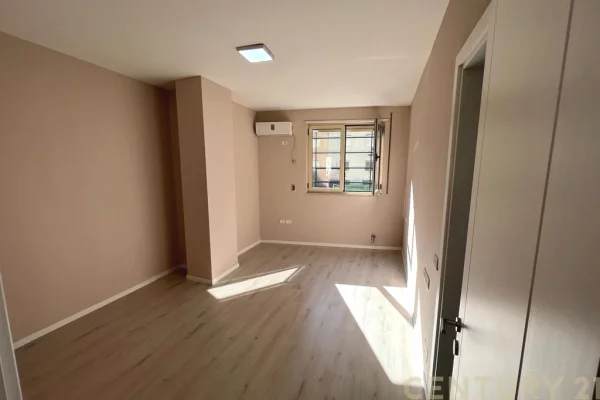 Business Property for Rent 3+1 in Tirana - 1,000 Euro