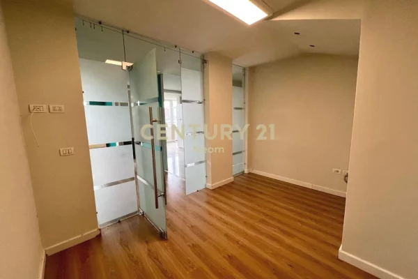 Qira,Ambjent per zyra prane Kullave binjake