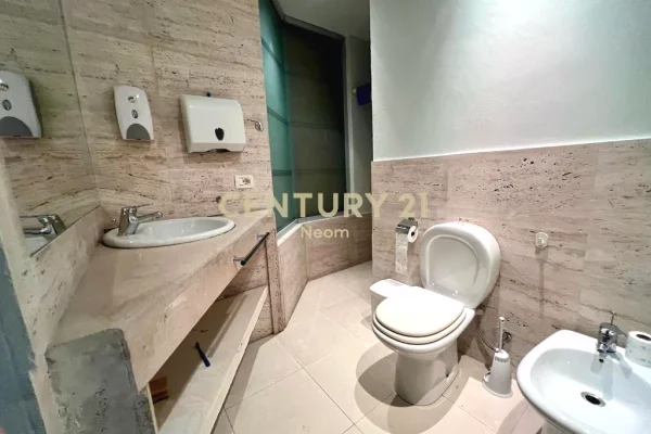 Qira,Ambjent per zyra prane Kullave binjake