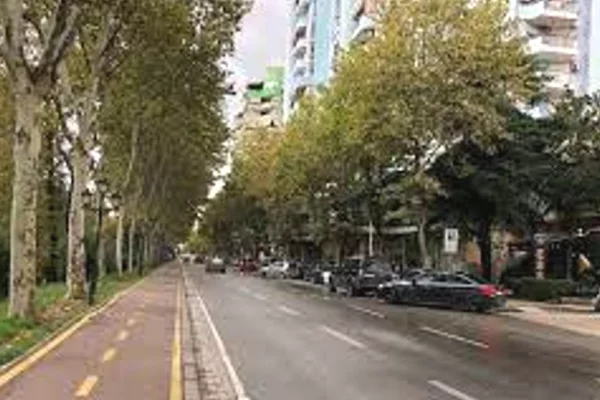 Business Property for Rent 1+1 in Tirana - 1,200 Euro